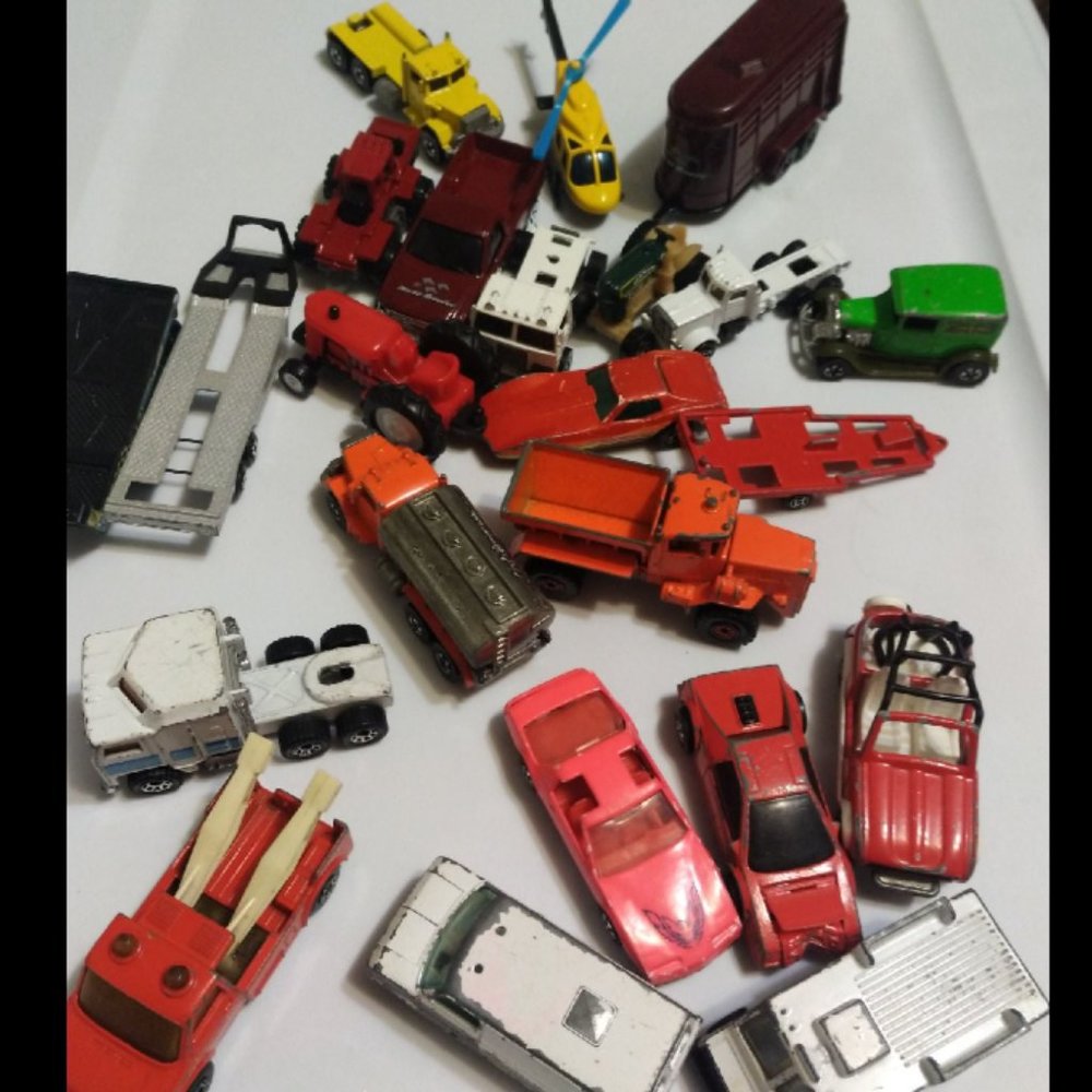 Toy cars some  hotwheels/matchbox